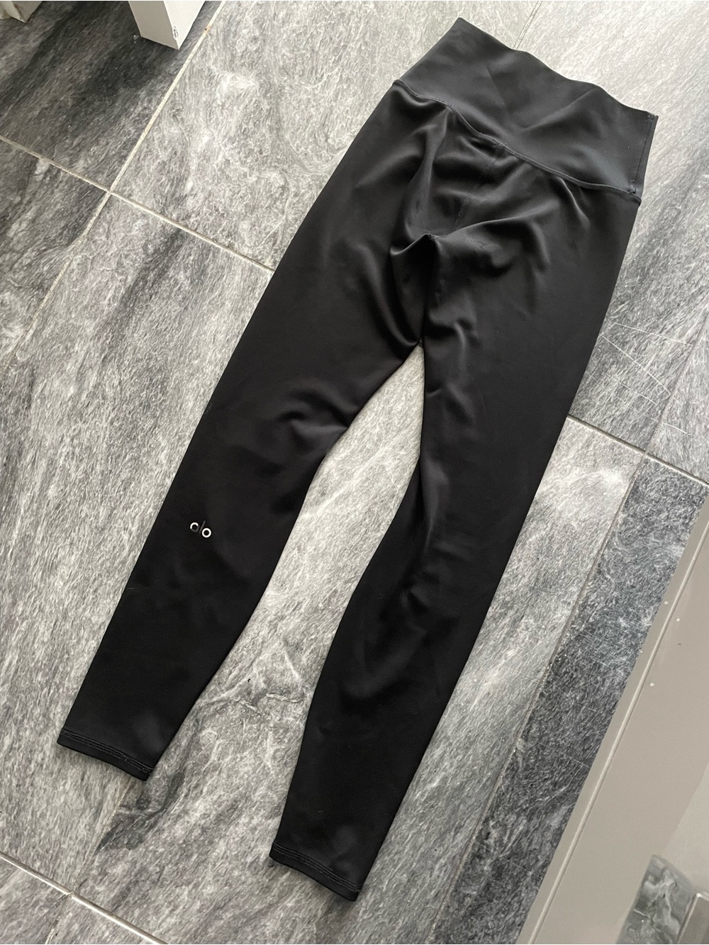 ALO Yoga Black Leggings - Picture 2 of 6
